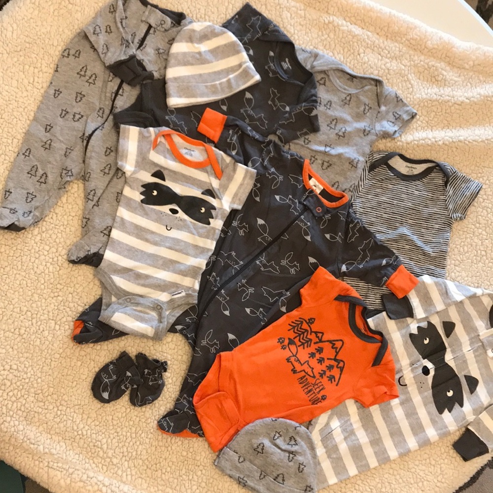 Baby Bundle🥰 of onesies, sleepers, hats & mitts